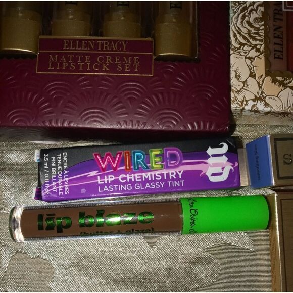 Surprise 😲 make up lot - Picture 7 of 13